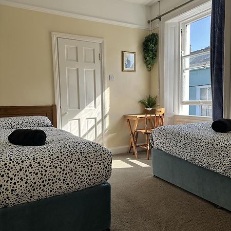 The Grapevine Hostel ディングル エクステリア 写真